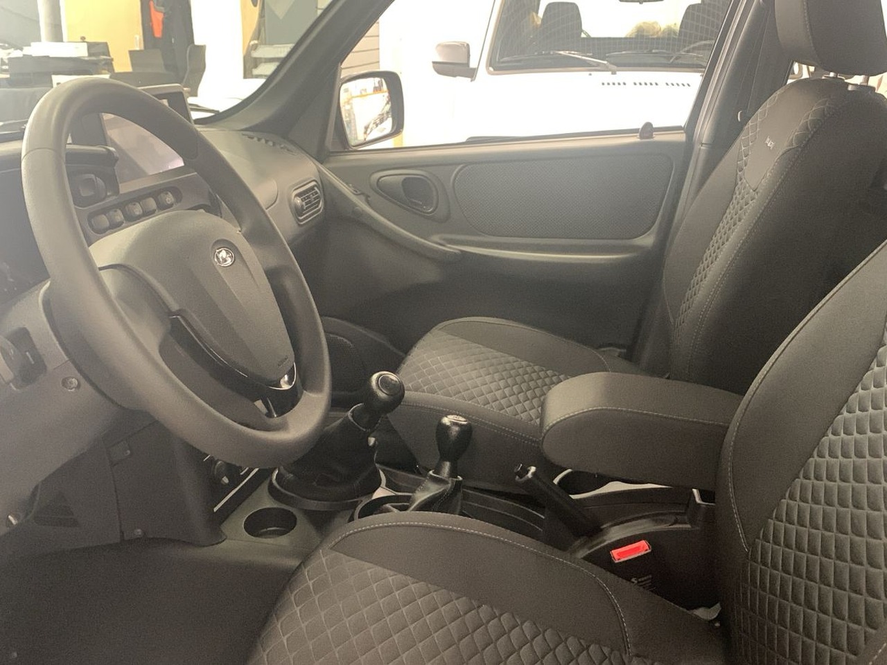 Легковой автотранспорт - LADA Niva Travel 1.7 MT (83 л.с.) 4WD