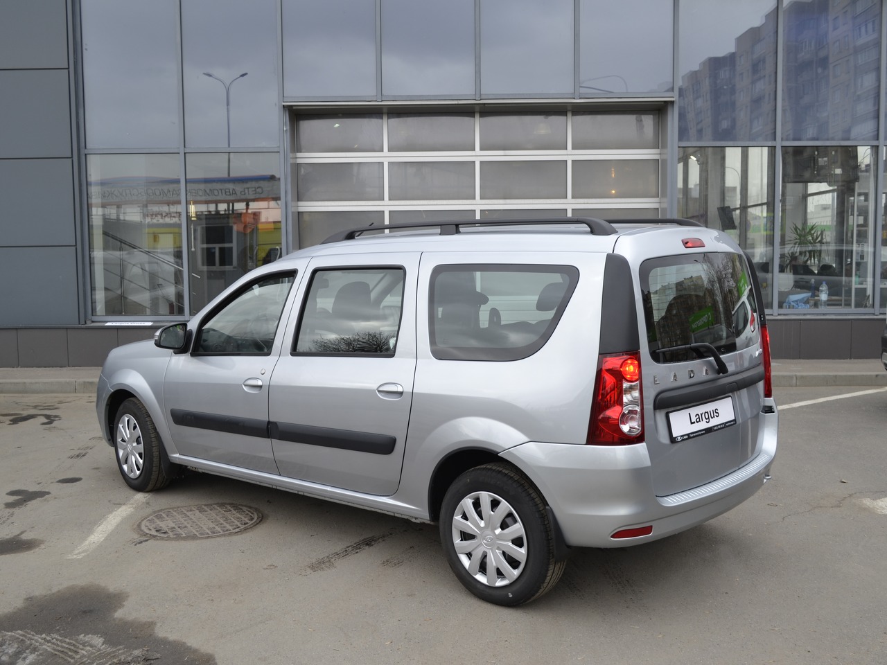 Легковой автотранспорт - LADA Largus 1.6 MT (90 л.с.)