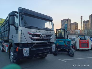 Специальные автомобили - HONGYAN ЗЕРНОВОЗ  Sаic-IVЕCO САМОСВАЛ 64 куба Автопоезд ,2-х сторонняя выгрузка ( 30+34 куба)