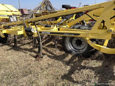 Плуги и глубокорыхлители - BEDNAR FO 5003  с бункером для удобрений Ferti-Box FB3000 