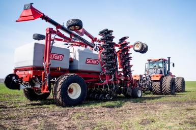 Сеялки - SALFORD Пневматическая сеялка Salford 522 Пневматическая сеялка  522-30+АС 2360 9,1м
