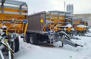 Прицепы для с/х техники - ЧКЗ-АГРО Полуприцеп с передвижной стеной ПТВ-271