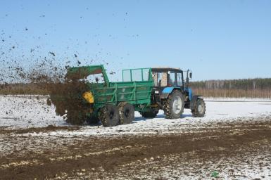 Разбрасыватели удобрений - БОБРУЙСКАГРОМАШ Машина для внесения твердых органических удобрений МТТ-9