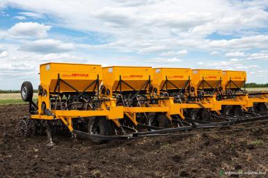 Сеялки - ОМ-СЕЛЬМАШ КСКП-2,1Дх5 ув.бункер, клин.каток, с\х колесо, мет-кер кат