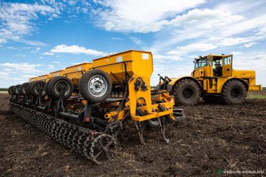 Сеялки - ОМ-СЕЛЬМАШ КСКП-2,1Дх5 ув.бункер, клин.каток, с\х колесо, мет-кер кат