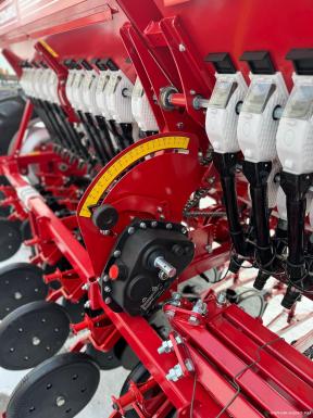 Сеялки - БЕЛИНСКСЕЛЬМАШ Астра-5,4А-06 Вариаторная, прикатывающие колёса