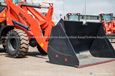 Фронтальные погрузчики - MOLOT 280M 