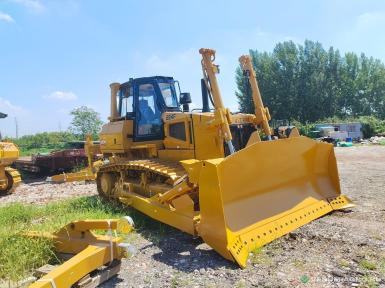 Бульдозеры - SEM 824F в макс комплектации: отвал, трехстоечный рыхлитель