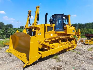 Бульдозеры - SEM 824F в макс комплектации: отвал, трехстоечный рыхлитель