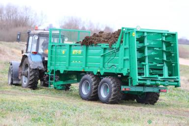Разбрасыватели удобрений - БОБРУЙСКАГРОМАШ Машина для внесения твердых органических удобрений МТУ-18