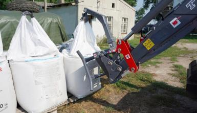 Дополнительное оборудование - METAL-FACH Подъемник мешков Big Bag для трактора