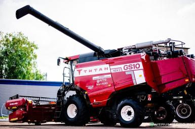 Зерноуборочные комбайны - ТИТАН GS-10  с жаткой ЖЗК-7-7 захватом 7 м