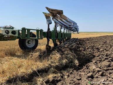 Плуги и глубокорыхлители - ЗАВОД ИМЕНИ МЕДВЕДЕВА Плуг Оборотный 7+1 ПО-7.01 