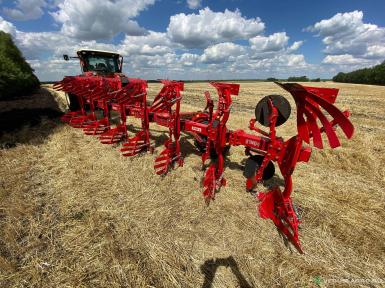 Плуги и глубокорыхлители - UNLU полунавесной оборотный плуг 7+1