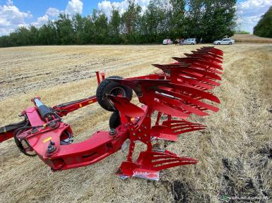 Плуги и глубокорыхлители - UNLU полунавесной оборотный плуг 7+1