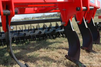 Плуги и глубокорыхлители - БДМ-АГРО Плуг чизельный навесной ПЧН-3,2М