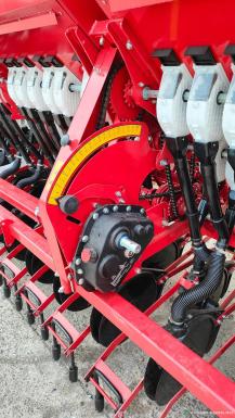 Сеялки - БЕЛИНСКСЕЛЬМАШ Астра-5,4А Вариаторная, пальцевый загортач