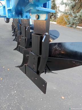 Плуги и глубокорыхлители - ГЗАМ Плуг ППЛ -9+2 