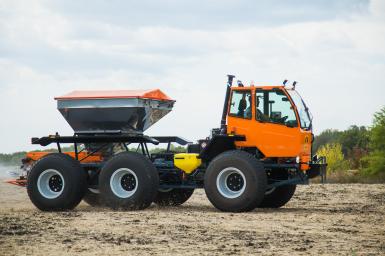 Опрыскиватели самоходные - ТУМАН Туман 2-М Разбрасыватель удобрений