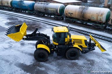 Колесные тракторы - КИРОВЕЦ К-708УДМ Универсально-дорожная машина