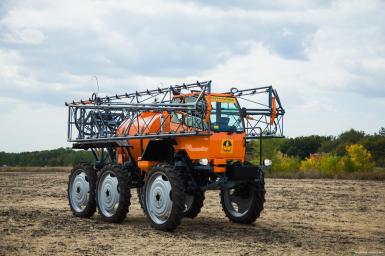 Опрыскиватели самоходные - ТУМАН Туман 2-М Штанговый опрыскиватель 