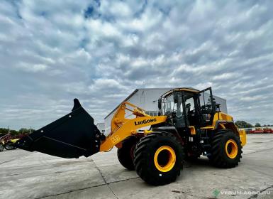 Фронтальные погрузчики - LIUGONG CLG856H AGRI в комплектации с Челюстным ковшом 1,7 куб. и с Захватом для БигБэгов,  на Агришинах