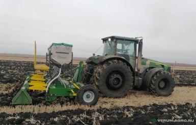 Плуги и глубокорыхлители - ЗАВОД ИМЕНИ МЕДВЕДЕВА Глубокорыхлитель навесной ГРП-4 Система внесения удобрений с бункером