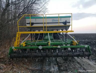 Плуги и глубокорыхлители - ЗАВОД ИМЕНИ МЕДВЕДЕВА Глубокорыхлитель навесной ГРП-4 Система внесения удобрений с бункером