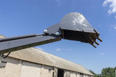 Дополнительное оборудование - METAL-FACH Экскаватор навесной поворотный для трактора