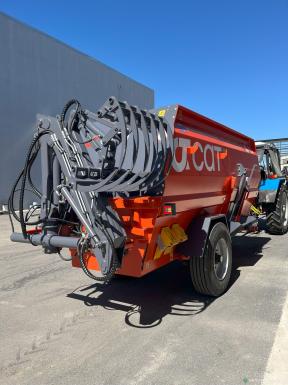 Кормораздатчики-смесители - САТ К13 с грейферным загрузчиком