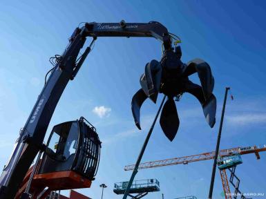 Прочее - UMG Грейферный погрузчик (перегружатель) E230WH 