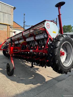 Сеялки - БЕЛИНСКСЕЛЬМАШ Астра-5,4А с транспортным устройством Вариаторная, с транспортным устройством. 