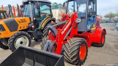 Колесные тракторы - POLAR BADGER Мини-погрузчик Polar Badger WL50A