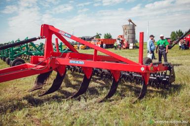 Плуги и глубокорыхлители - БДМ-АГРО Плуг Чизельный Навесной ПЧН-4,5 