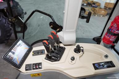 Колесные тракторы - БТЗ UMG T1804