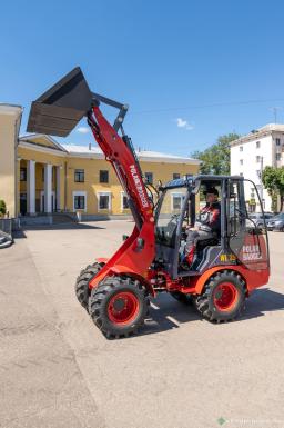 Мини-погрузчики - POLAR BADGER WL35 