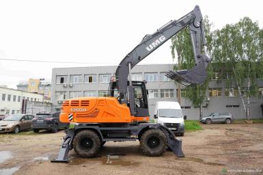 Экскаваторы - UMG Колесный экскаватор E200W 