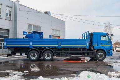 Грузовой автотранспорт - КАМАЗ 65117-7010-56 (6x4), тент-каркас, бортовой 7,8 м, Рестайлинг-2, электропакет, кондиционер
