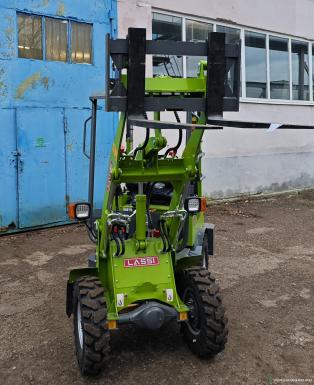 Мини-погрузчики - LASSI 604 электрический мини погрузчик