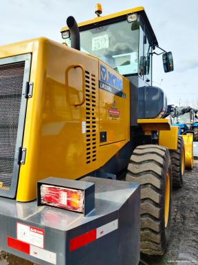 Фронтальные погрузчики - XCMG LW330RU 