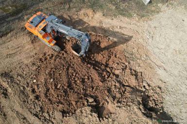 Экскаваторы - UMG Гусеничный экскаватор E245C
 