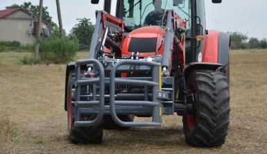 Дополнительное оборудование - METAL-FACH Захват для рулонов для трактора