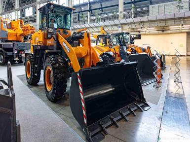 Фронтальные погрузчики - UMG Фронтальный погрузчик WL30 