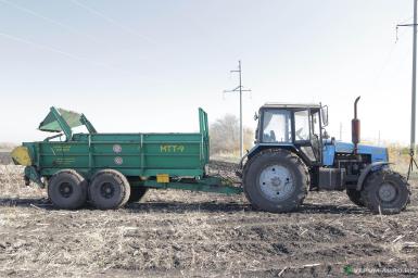 Разбрасыватели удобрений - БОБРУЙСКАГРОМАШ МТТ-9 разбрасыватель органических удобрений