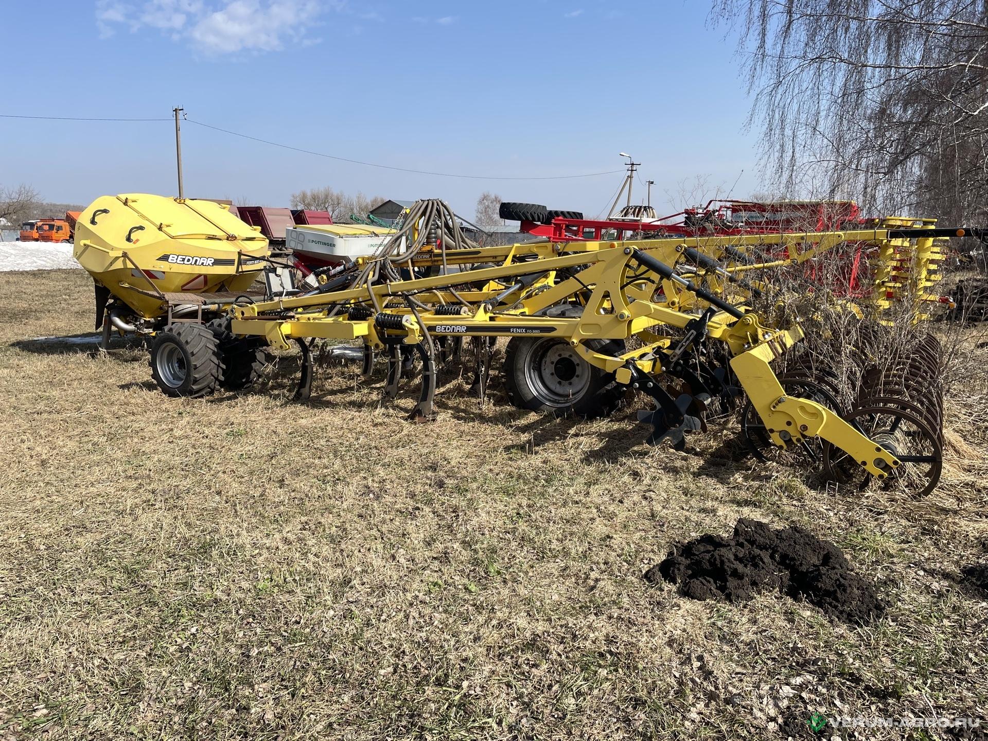 Плуги и глубокорыхлители - BEDNAR FO 5003  с бункером для удобрений Ferti-Box FB3000 
