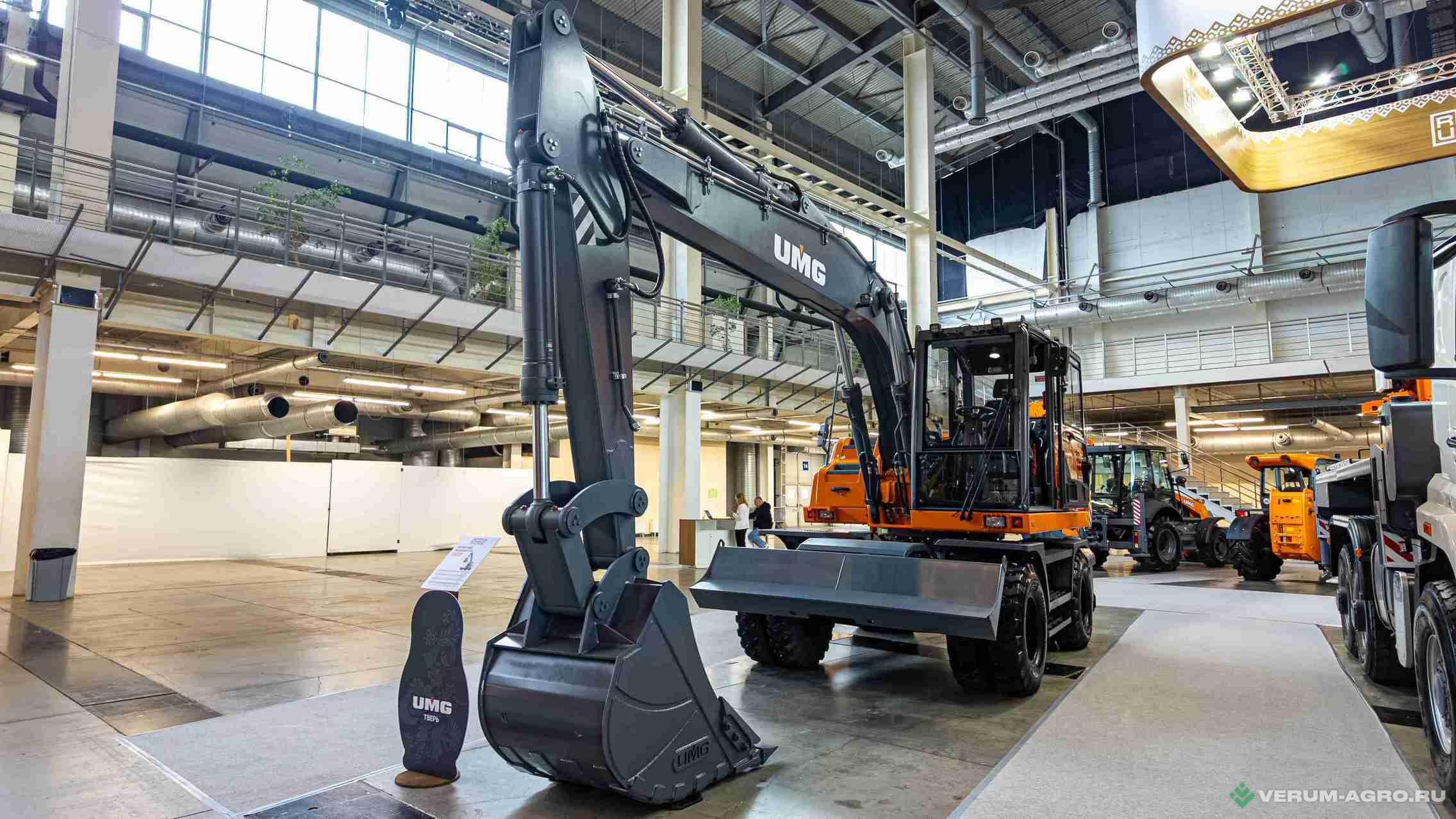 Экскаваторы - UMG Колесный экскаватор E170W 