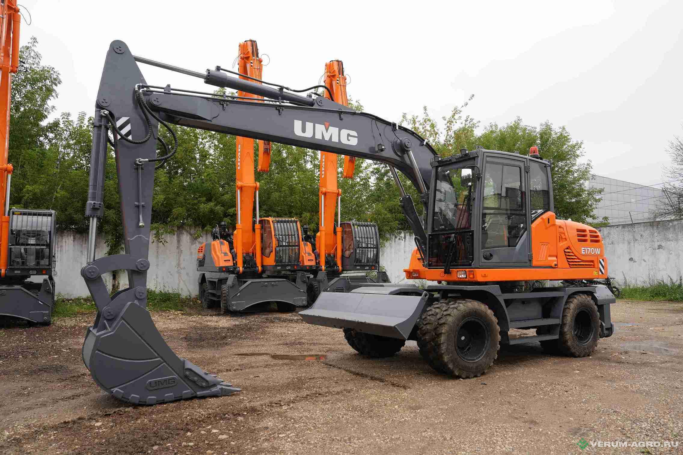 Экскаваторы - UMG Колесный экскаватор E170W 