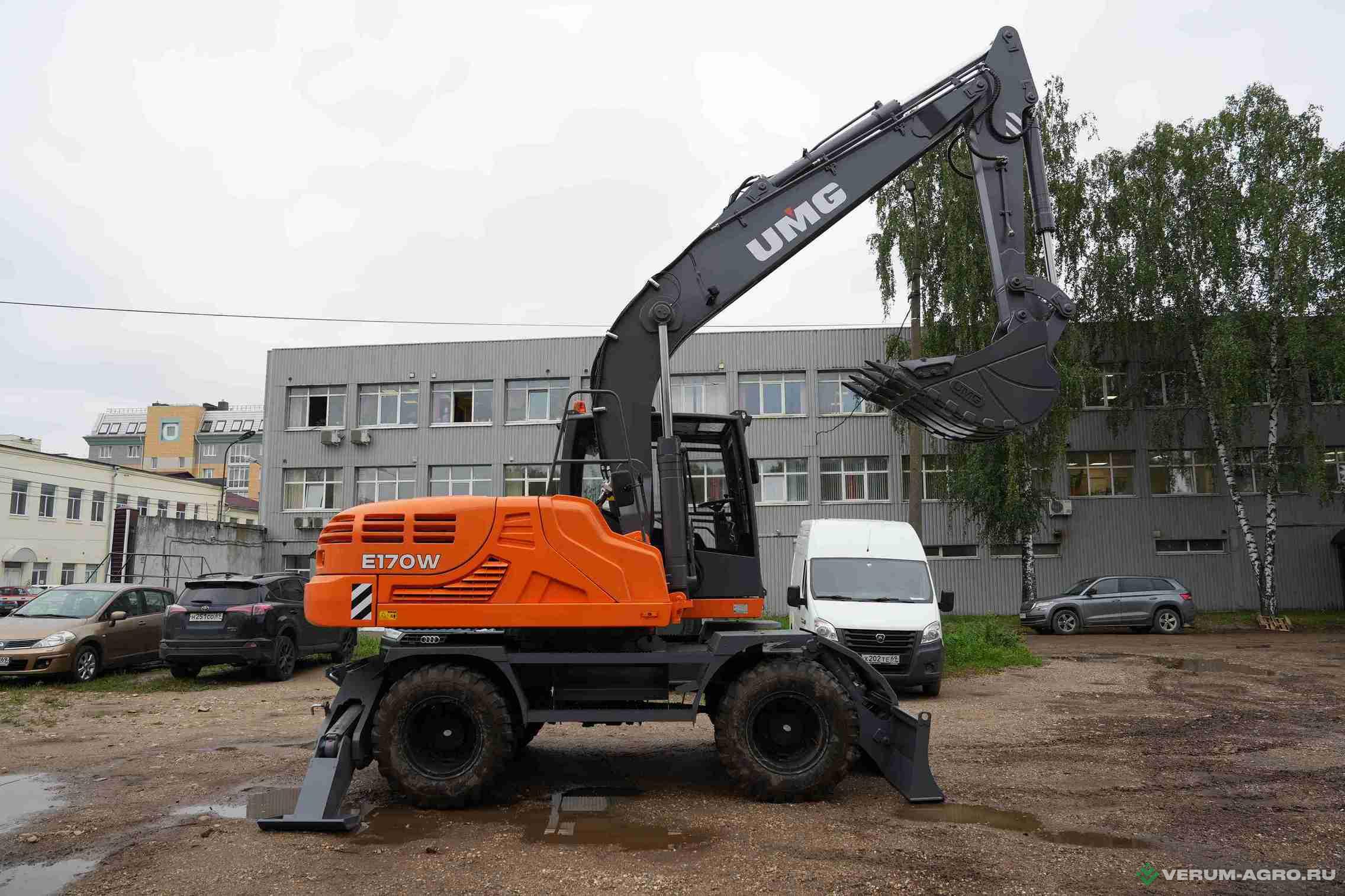 Экскаваторы - UMG Колесный экскаватор E170W 