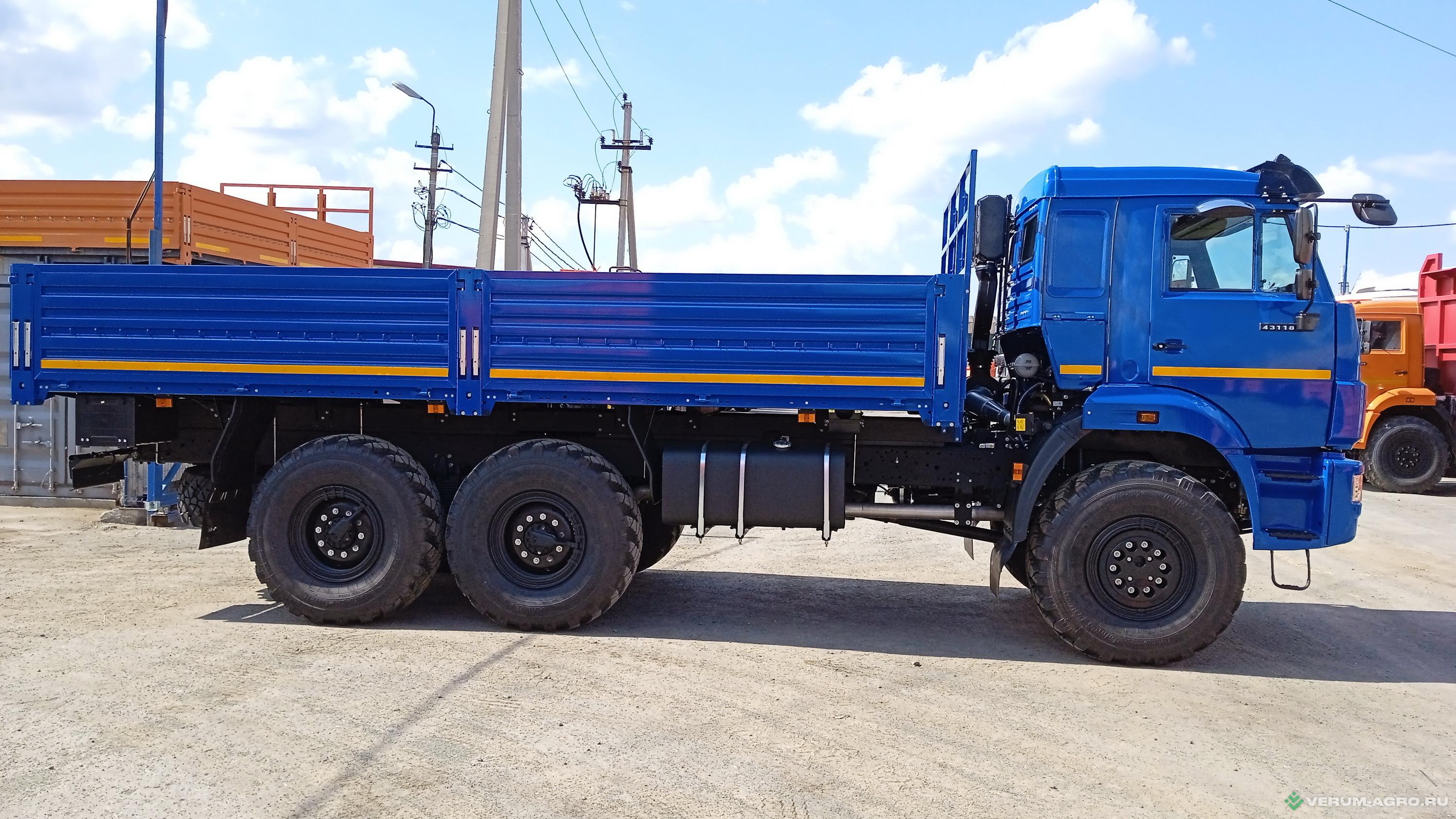 Грузовой автотранспорт - КАМАЗ 43118-6012-48, 6х6, шины 425/85R21, бортовая  платформа 6,2 м, тент-каркас