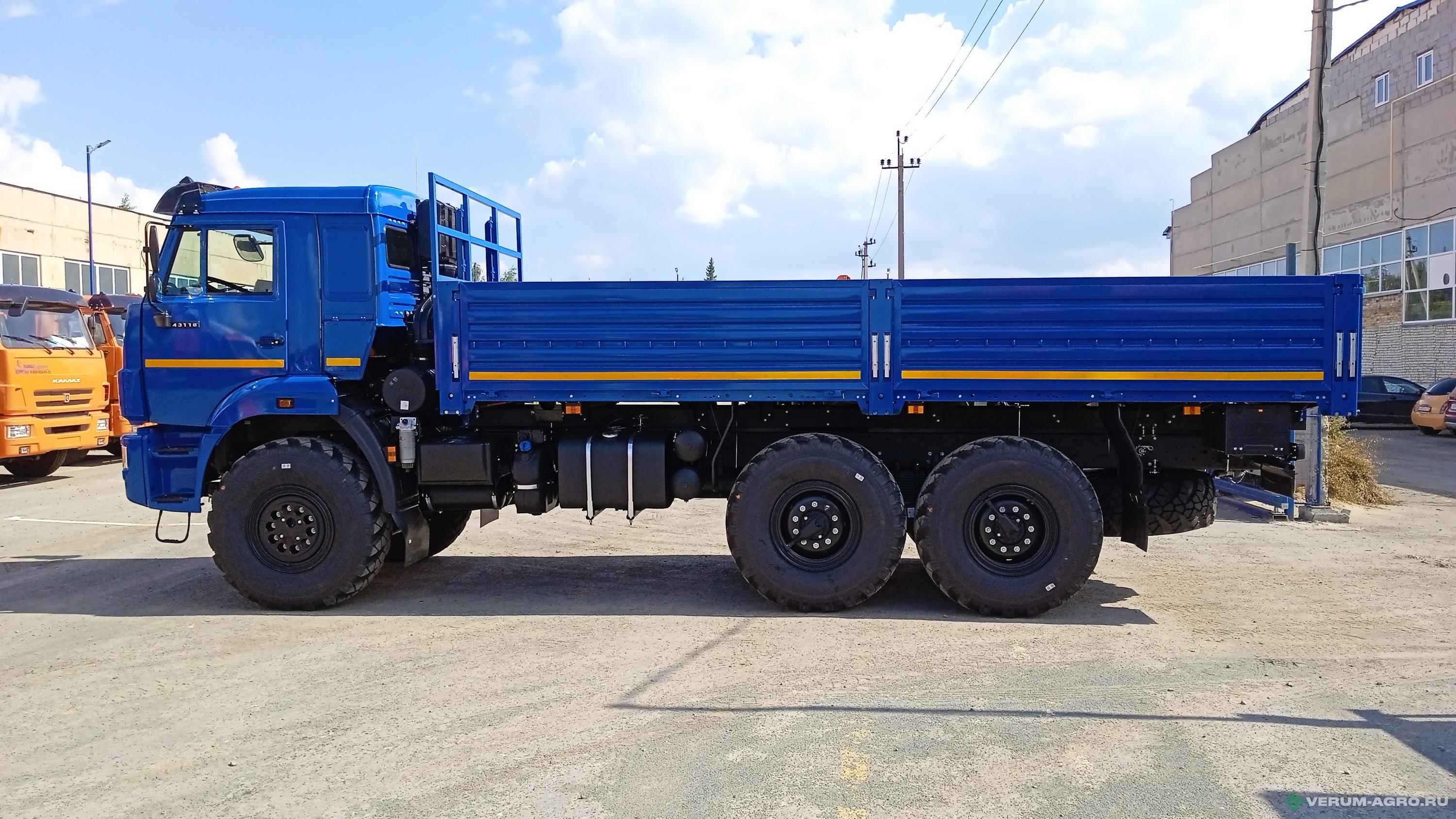 Грузовой автотранспорт - КАМАЗ 43118-6012-48, 6х6, шины 425/85R21, бортовая  платформа 6,2 м, тент-каркас